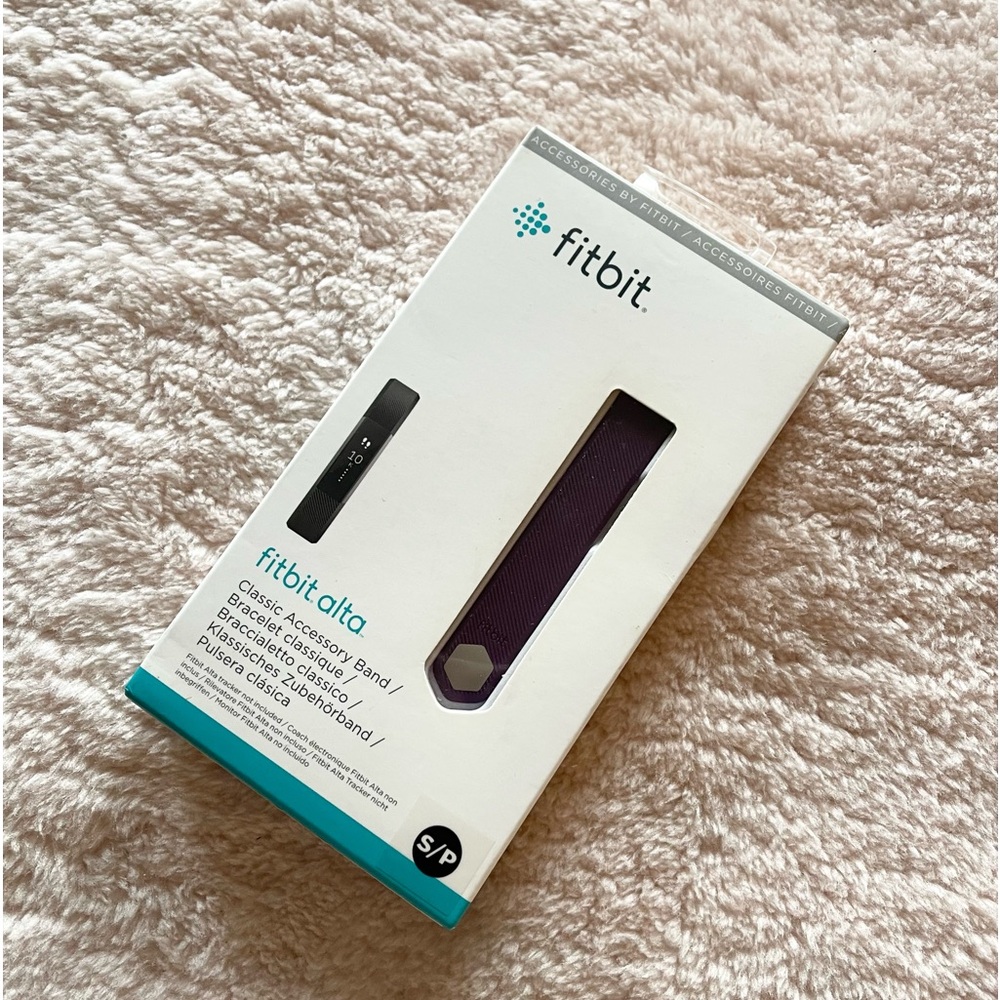 New fitbit Alta classic accessory band size small in the color plum